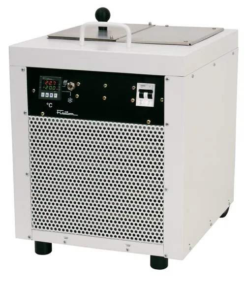 Banho termostatizado modelo 861 de 9 L, trabalha de -20 a 95 °C. 230V
