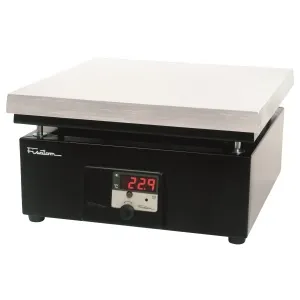 Placa aquecedora modelo 509D com 31 x 31 cm e potência de 1600 W. 230V