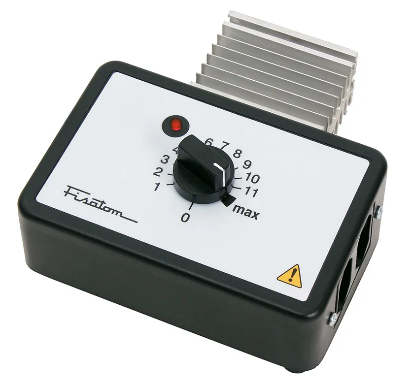 Regulador de potência modelo 408, bivolt para aquecedores com até 1.800 W em 115 V ou 3600 W em 230V. Com duas saidas, podendo controlar mantas com duas zonas de 10 A cada.